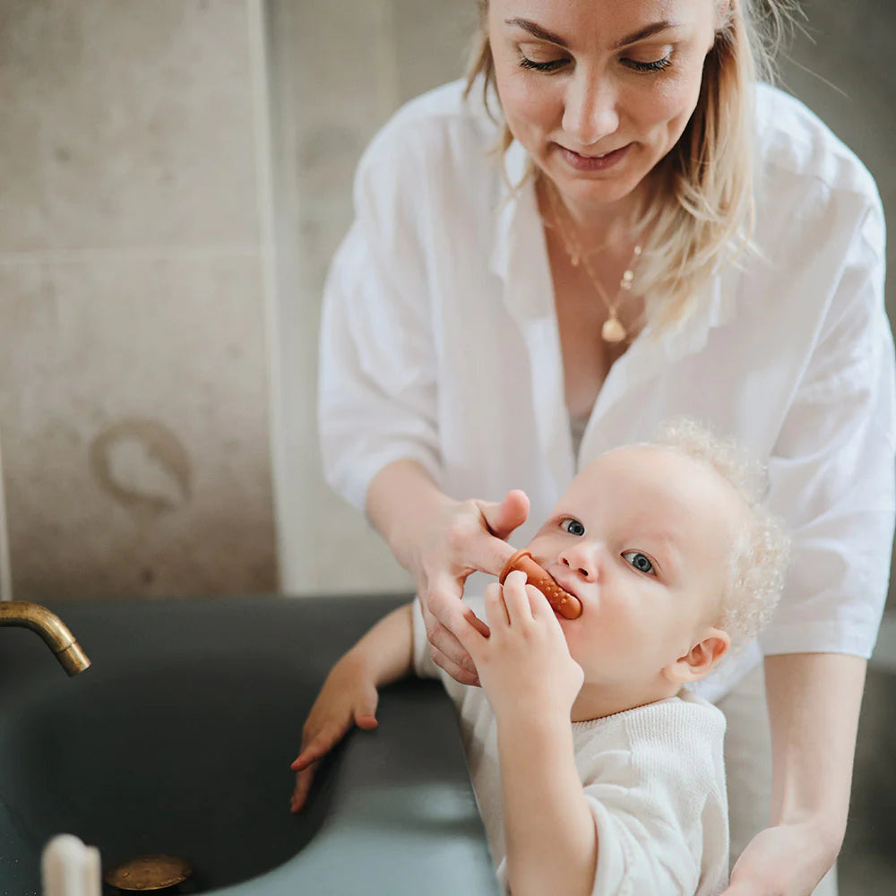 Mushie Finger Toothbrush Clay/Shifting Sand